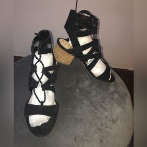 Massimo Dutti in black suede woode heel sandals. size 37